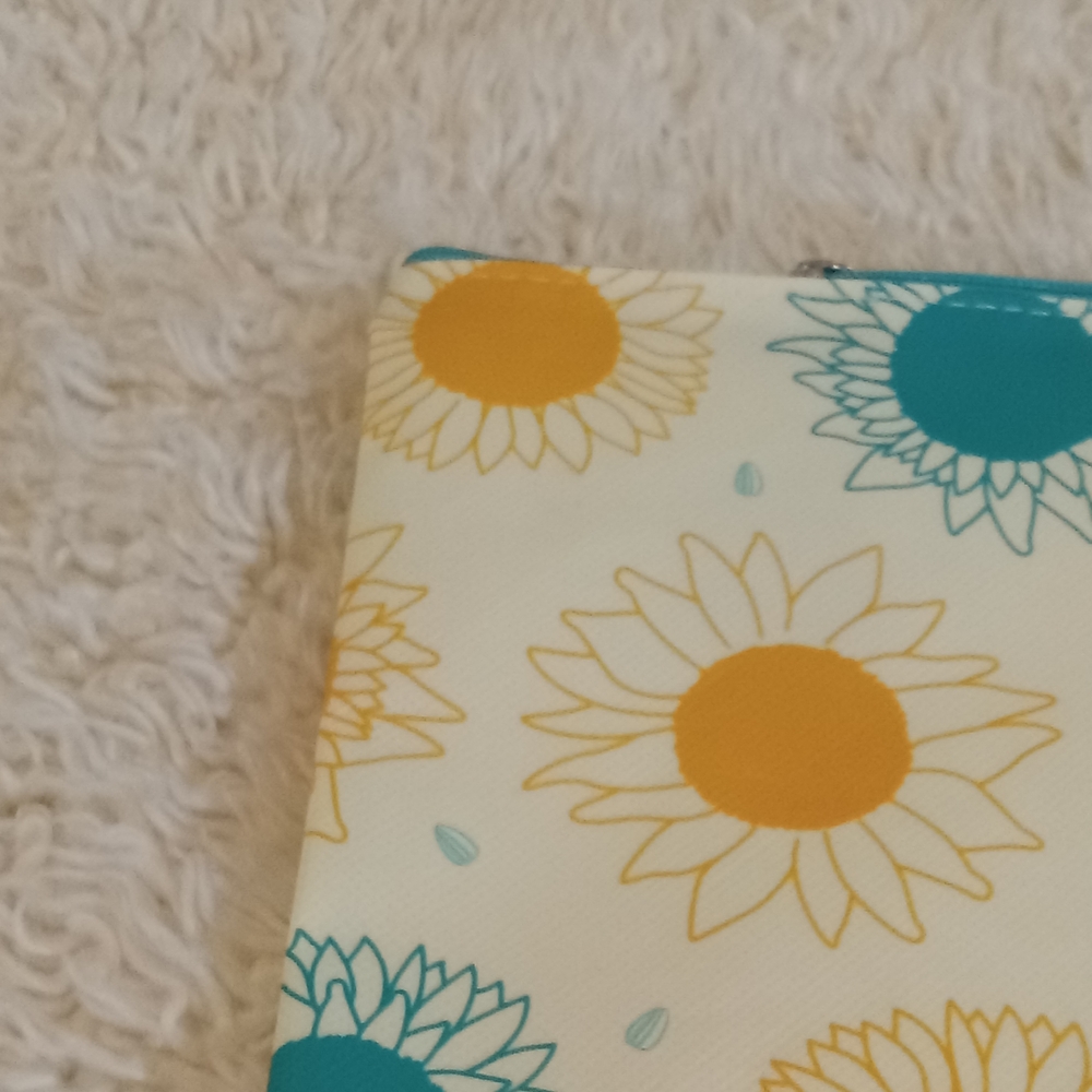 Sunflower Print Pouch - Picture 5 of 10